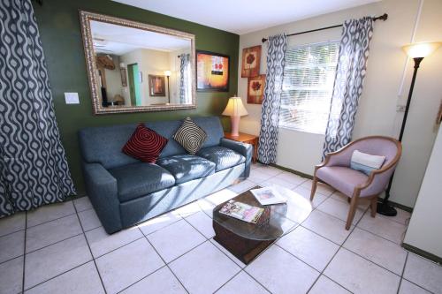 Affordable Beach Condos - One Bed Deluxe with Full Kitchen - Asian Suite condo - image 4