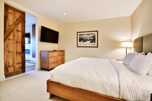 Modern 1BR Residence in Canyons VillageSki In Out - image 2