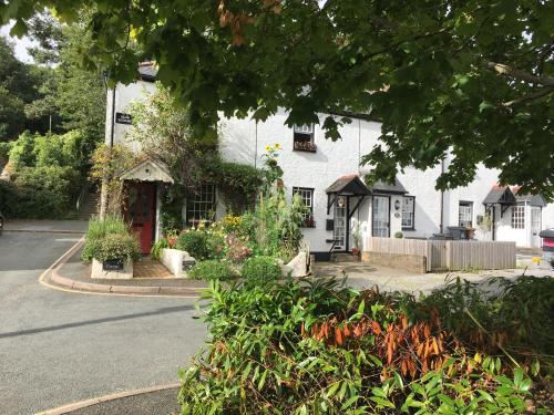 Bejárat, Charming Devon Cottage near Quay-Rain Shower, Restaurants & Free Parking in Kingsbridge