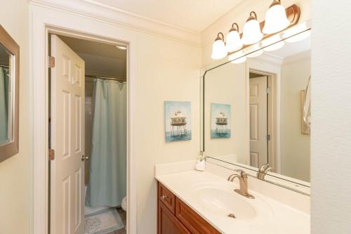 Phoenix VIII 8704 condo - main image