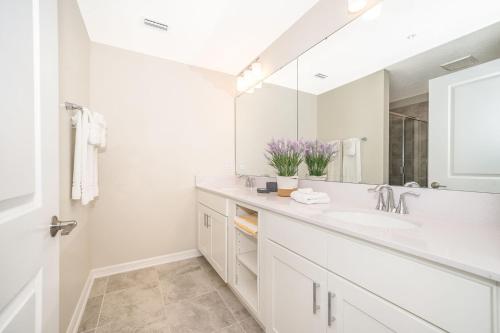 PG204 Storey Lake Condo 2bed 2 bath Free Waterpark