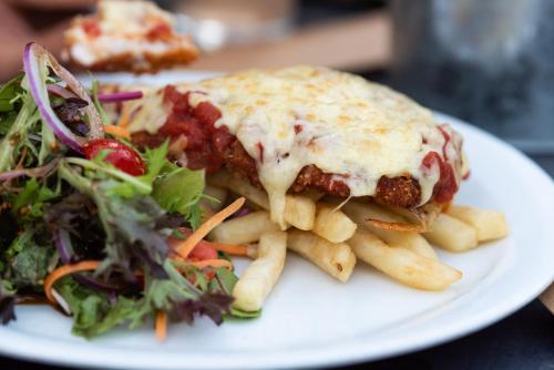 ห้องอาหาร, New Crown Hotel Motel in เฮย์