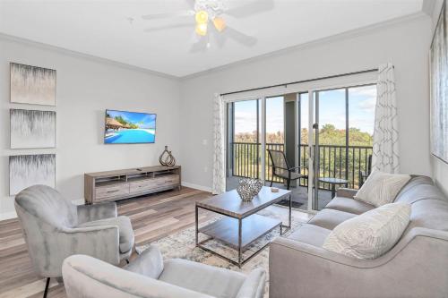 Upscale 3BR Near Disney - Pool and Hot Tub!