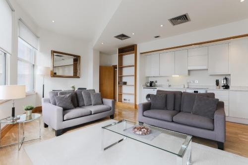 Monument Apartments - image 2