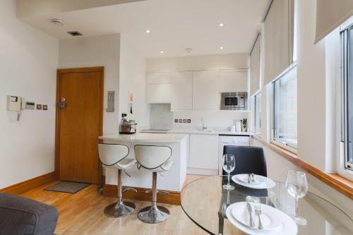 Monument Apartments - image 5