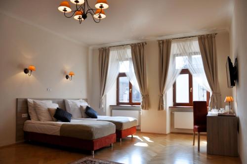 Hotel Santi - image 2