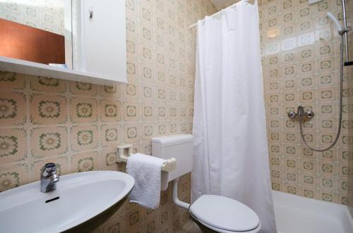 Two-Bedroom Apartment image 6