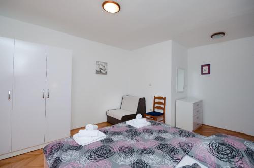 One-Bedroom apartment Standard image 3