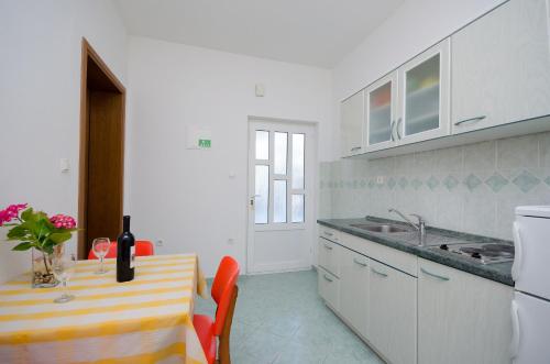 One-Bedroom Apartment image 6