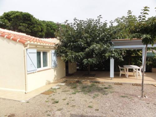 Maison Aux Pins - Holiday cottage with garden 500m from the beach gîte à louer Sainte Marie la Mer Plage