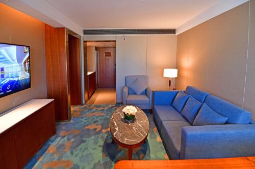 room detail thumbnail 1