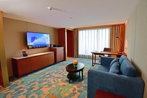 V-Continent Wuzhou Hotel Set in a prime location of Beijing, V-Continent Wuzhou Hotel puts everything the city has to offer just outside your doorstep. Offering a variety of facilities and services, the property provides all 
