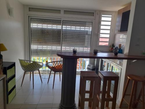 STUDIO LE DIAMANT LES PIEDS DANS L'EAU l STUDIO LE DIAMANT LES PIEDS DANS L'EAU l