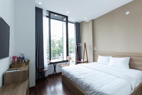 Soleil House Soleil House is conveniently located in the popular Hue City area. The property features a wide range of facilities to make your stay a pleasant experience. Take advantage of the propertys grocery de