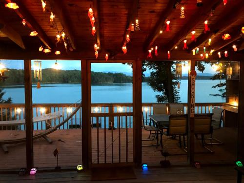 Live Luv Lake in Dandridge, USA