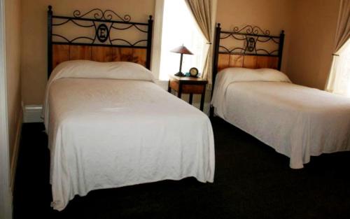2 double beds