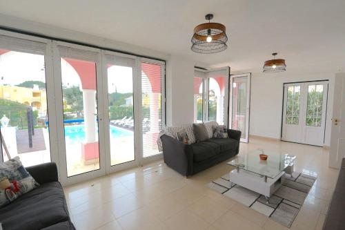 Elegant Vilamoura Old Town Villa Villa Camilla 6 Bedrooms Pool Table - image 4