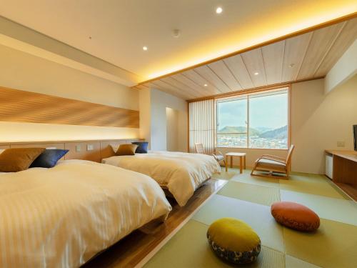 Superior Japanese-Style Room with Beds & Shower room