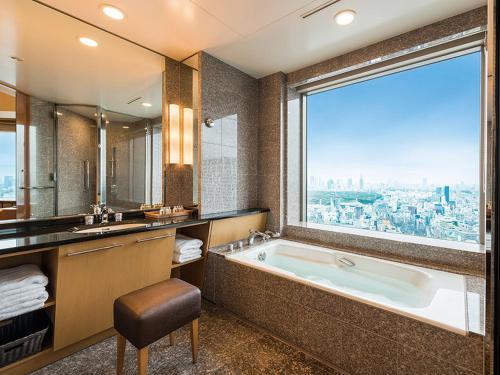 Corner Twin Room - Executive Floor - Non-Smoking
