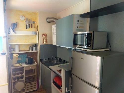 Kitchen, Charmant studio a Agde de 21 m² avec terrasse vue ville near Vieux Agde