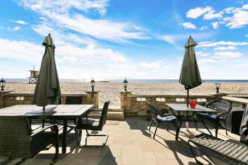 Lower Beach Front Escape Unit A - main image