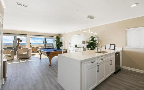 Lower Beach Front Escape Unit A - image 10
