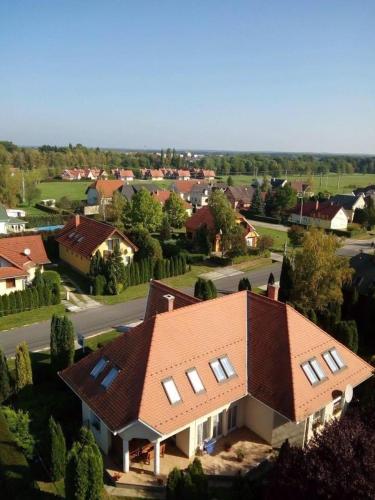 Mol-Ker-Vill Apartment - image 6