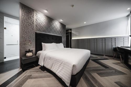 VIX Bangkok Hotel @ Victory Monument