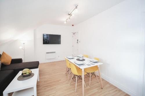 Picture of Canterbury 2 Bed Apartment Close To Town Ct1 Sleeps 6