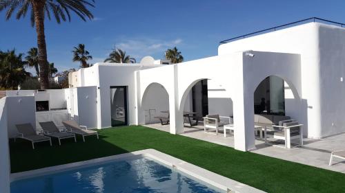 Homes of Spain, Chalet preciosa-Villa con piscina privada, a pie de playa en Puerto Rey, WIFI gîte à louer Cuevas del Almanzora