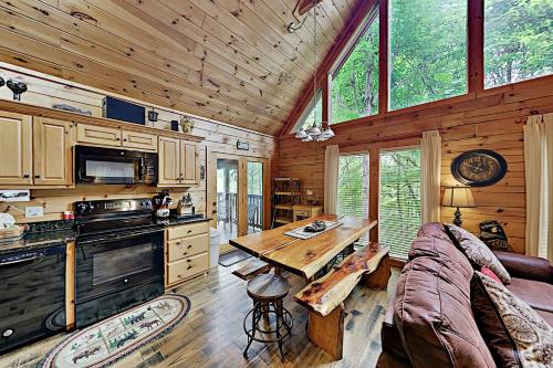 The Bear Essentials Getaway with Hot Tub cabin - image 5