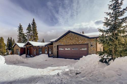 Mountain Elegance with Hot Tub - Minutes to Slopes home - image 4