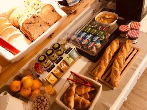 Food and beverages, Residence Thibaud in Zone Industrielle de Thibaud