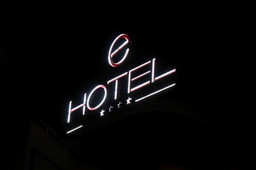 E' Hotel - image 9