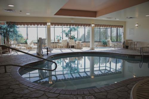 Comfort Suites Edinboro - image 2