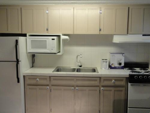 Affordable Beach Condos - One Bed Budget with Full Kitchen - Artist Suite condo - image 6