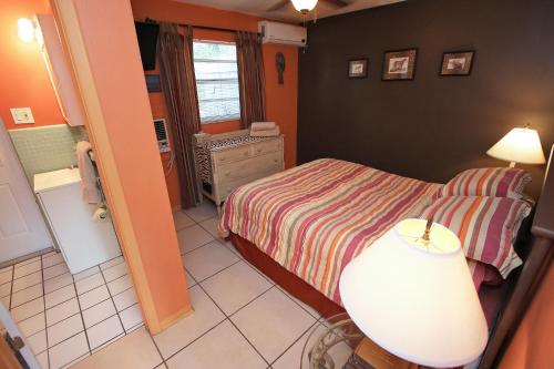 Affordable Beach Condos - One Bed Budget with Full Kitchen condo - image 4
