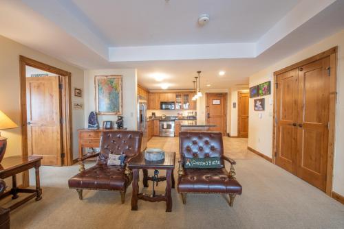 Large 3 bedroom 4 bathroom Condo in Mountaineer Square condo thumb 3