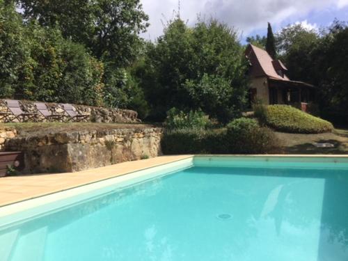 Dans la bastide de Domme - piscine chauffée, parking privé