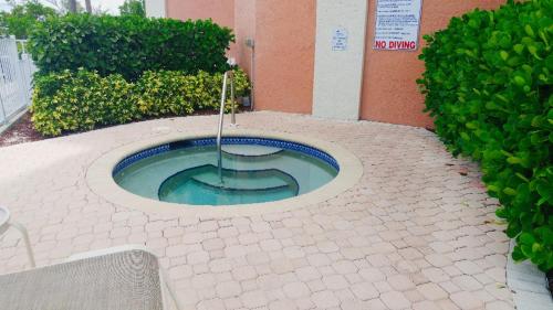 Lover's Key Resort by Check-In Vacation Rentals - image 7