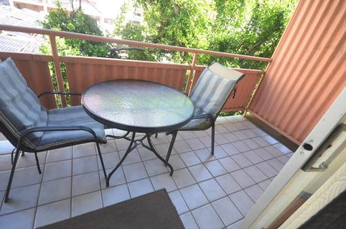 Hawaiian King 503 Waikiki 1-Bedroom Full Kitchen Pool Sleeps 4 - image 5