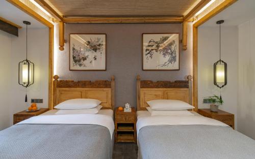 2 twin beds