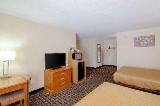 Econo Lodge Inn & Suites