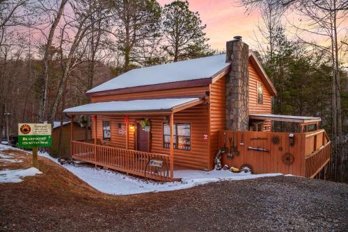 Three-Bedroom House room in Bearfootin' Holiday home
