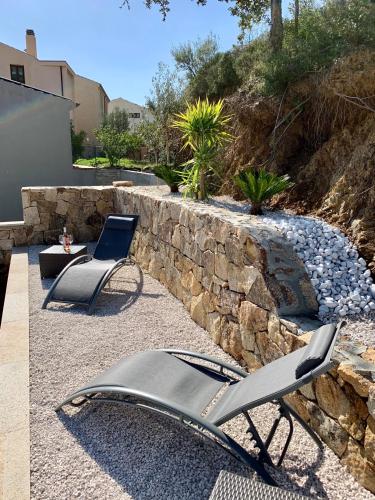  neues Haus mit beheiztem Pool in Brunella