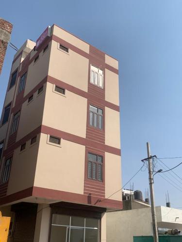 HOTEL WHITE APPLE