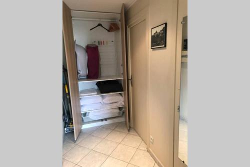 Le Vert Bois - calme, verdure, terrains de tennis in คอง เชอวิเญ