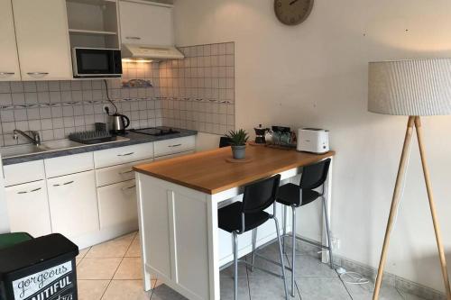 Le Vert Bois - calme, verdure, terrains de tennis in คอง เชอวิเญ