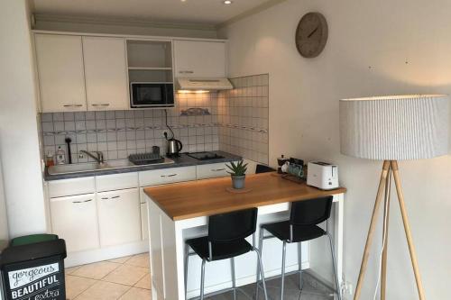 Le Vert Bois - calme, verdure, terrains de tennis in คอง เชอวิเญ