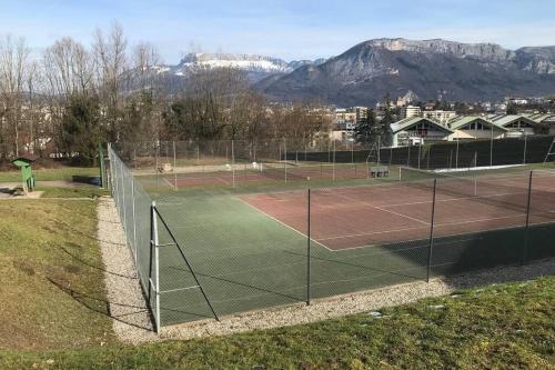 Le Vert Bois - calme, verdure, terrains de tennis